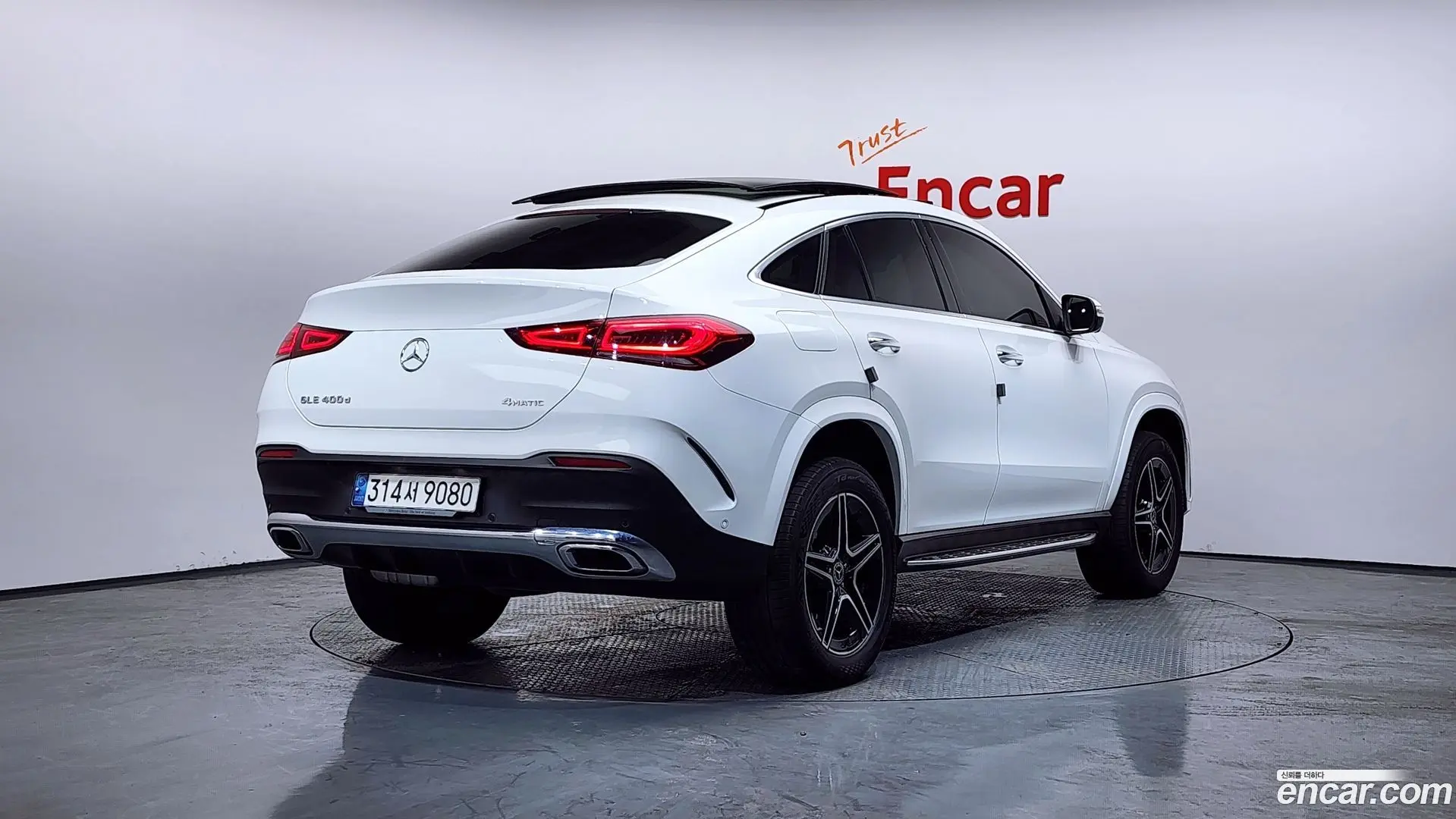 Main__Slider__Photo:GLE-Class Mercedes-Benz 2021.2-1