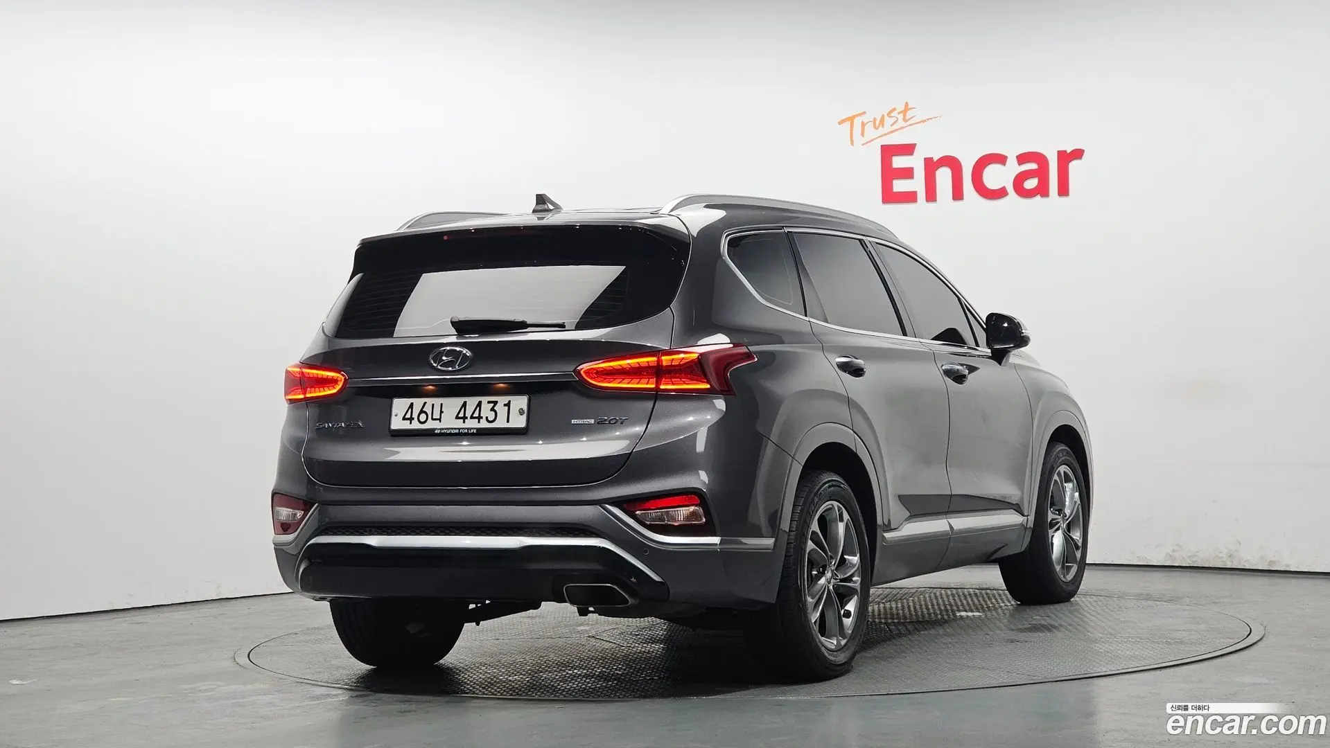 Main__Slider__Photo:Santafe Hyundai 2019.3-1