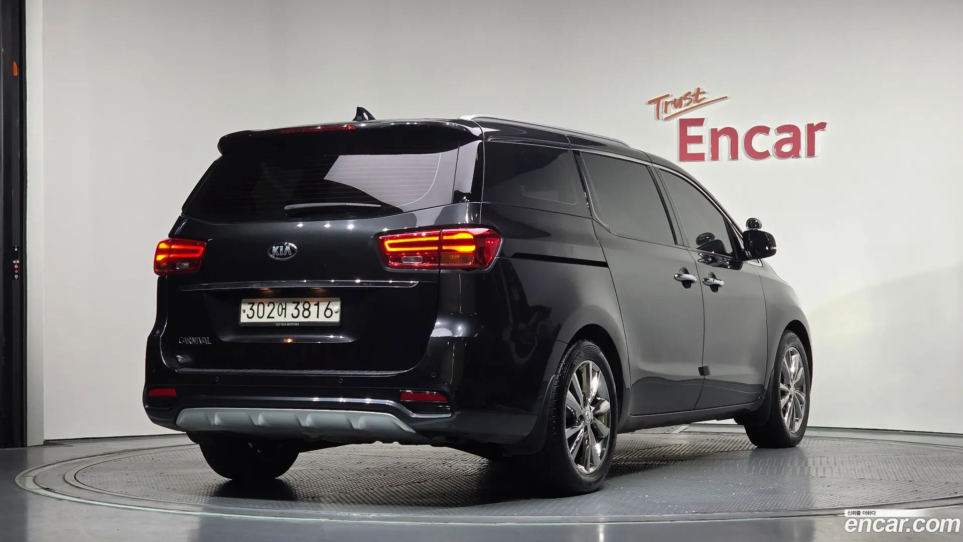 Main__Slider__Photo:Canival Kia 2019.9-1