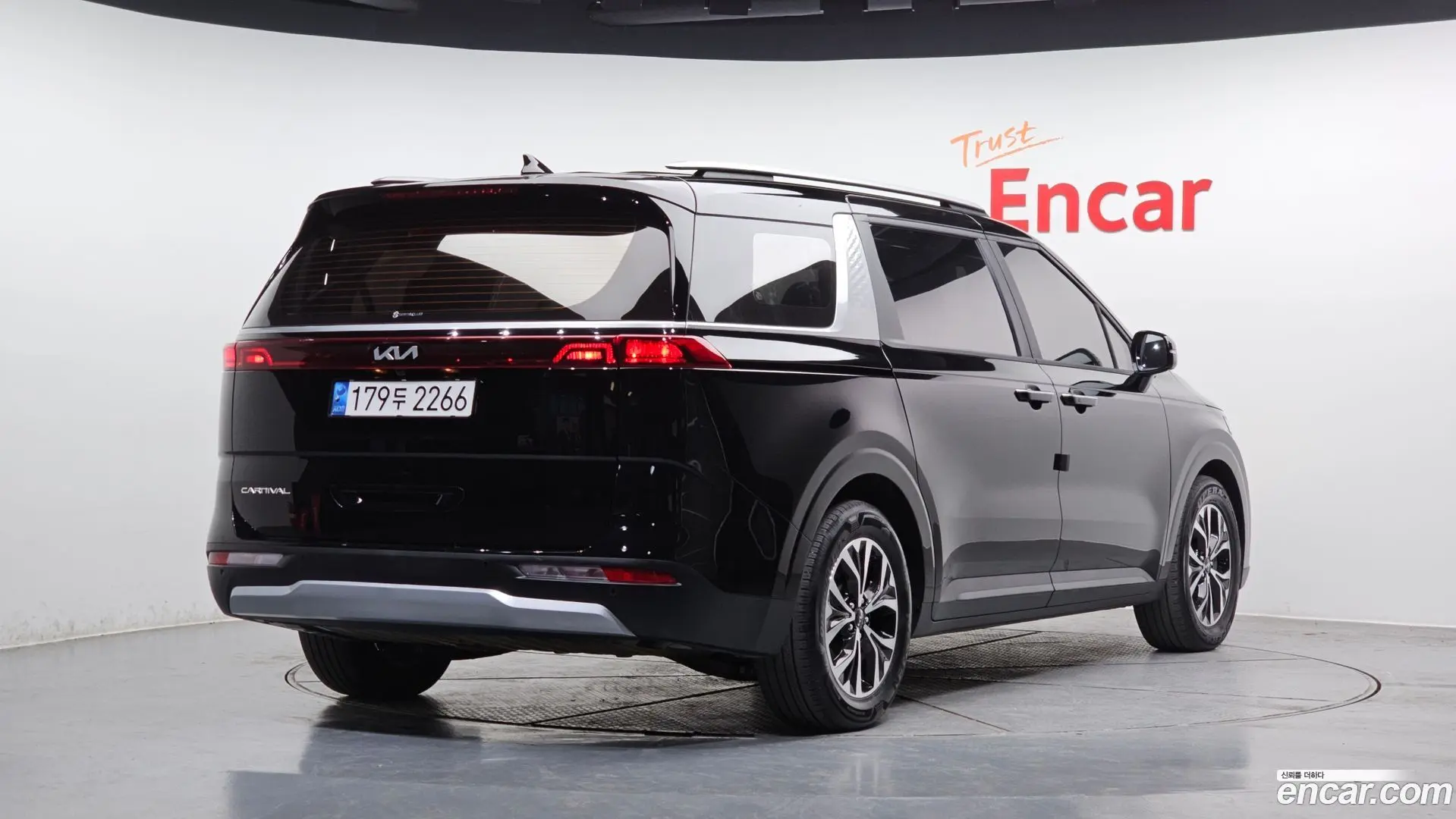 Main__Slider__Photo:Canival Kia 2022.2-1