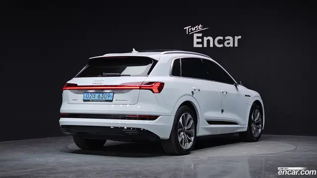 Main__Slider__Photo:e-tron Audi 2021.9-1