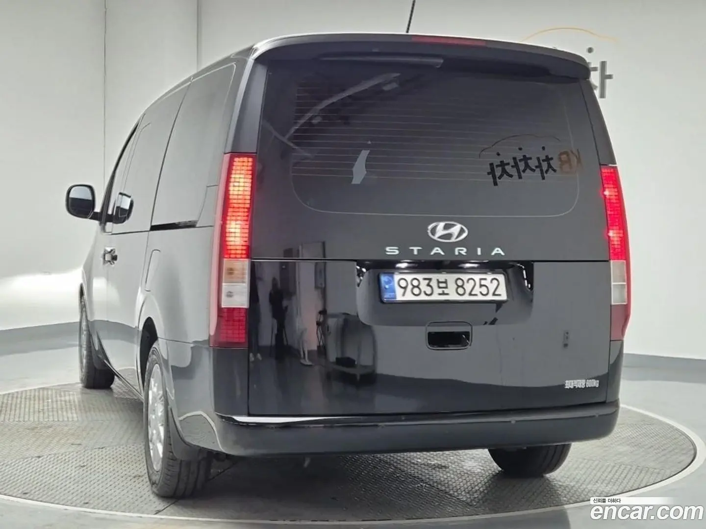 Main__Slider__Photo:Staria Hyundai 2021.10-1