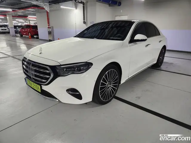 Main__Slider__Photo:E-Class Mercedes-Benz 2025.7-1