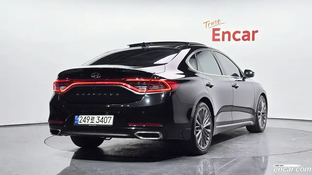 Main__Slider__Photo:Grandeur Hyundai 2017.0-1