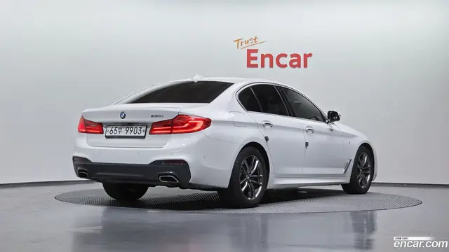 Main__Slider__Photo:5-Series BMW 2017.10-1