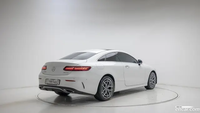 Main__Slider__Photo:E-Class Mercedes-Benz 2023.4-1