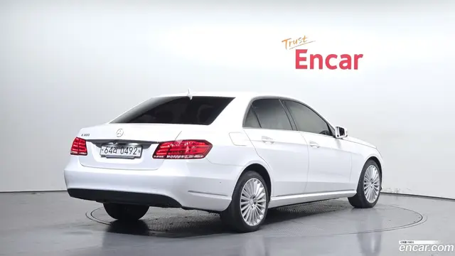Main__Slider__Photo:E-Class Mercedes-Benz 2015.11-1