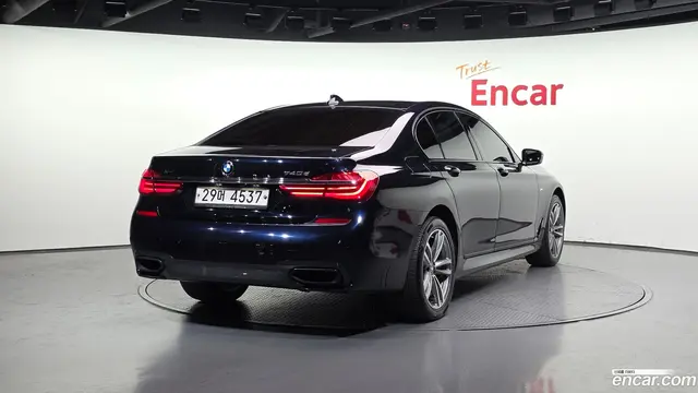 Main__Slider__Photo:7-Series BMW 2017.10-1