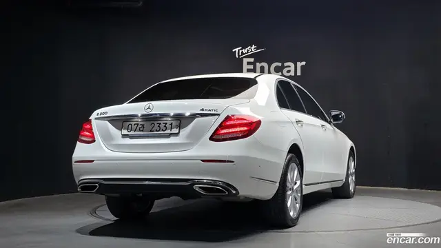 Main__Slider__Photo:E-Class Mercedes-Benz 2018.2-1