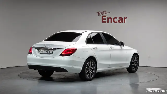 Main__Slider__Photo:C-Class Mercedes-Benz 2020.4-1