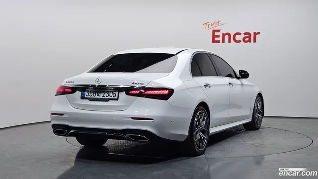 Main__Slider__Photo:E-Class Mercedes-Benz 2020.10-1