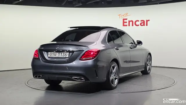 Main__Slider__Photo:C-Class Mercedes-Benz 2017.7-1