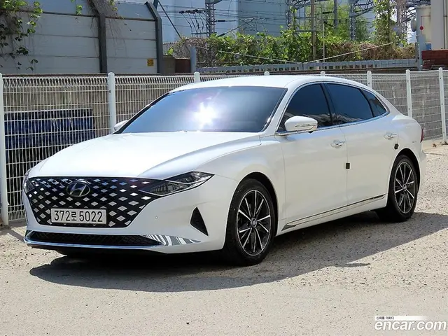 Main__Slider__Photo:Grandeur Hyundai 2020.8-1