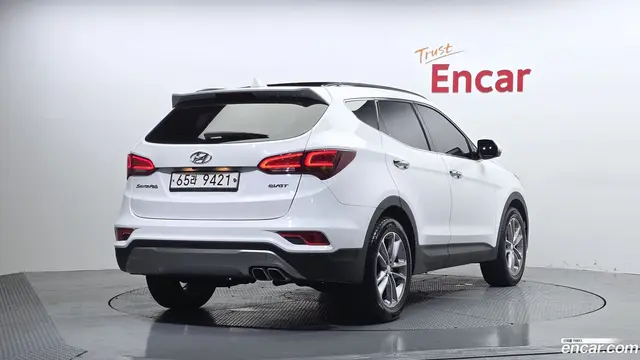 Main__Slider__Photo:Santafe Hyundai 2017.0-1