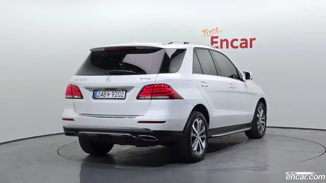 Main__Slider__Photo:GLE-Class Mercedes-Benz 2016.8-1