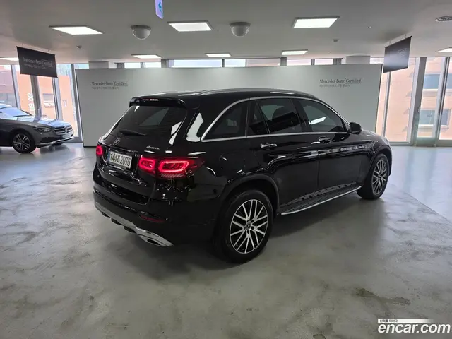 Main__Slider__Photo:GLC-Class Mercedes-Benz 2021.8-1