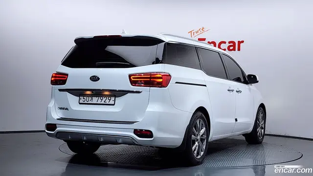 Main__Slider__Photo:Canival Kia 2018.6-1