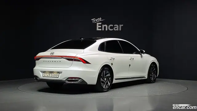 Main__Slider__Photo:Grandeur Hyundai 2021.4-1