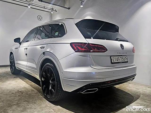 Main__Slider__Photo:Touareg Volkswagen 2023.11-1