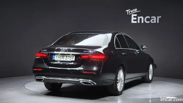 Main__Slider__Photo:E-Class Mercedes-Benz 2021.2-1
