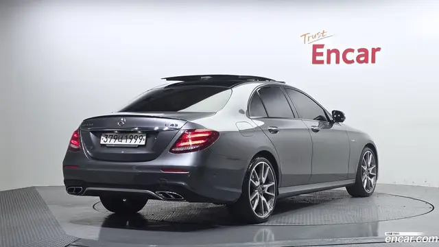 Main__Slider__Photo:E-Class Mercedes-Benz 2017.2-1