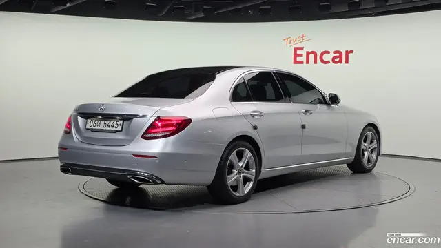 Main__Slider__Photo:E-Class Mercedes-Benz 2018.3-1