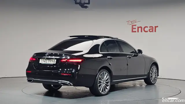 Main__Slider__Photo:E-Class Mercedes-Benz 2023.3-1