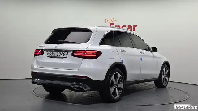 Main__Slider__Photo:GLC-Class Mercedes-Benz 2017.1-1