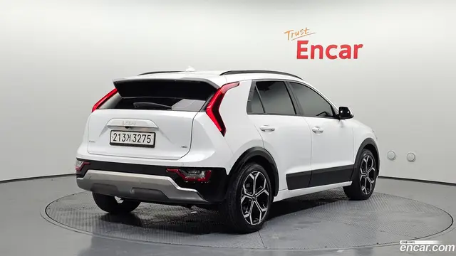 Main__Slider__Photo:Niro Kia 2022.5-1