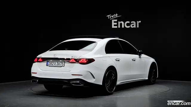 Main__Slider__Photo:E-Class Mercedes-Benz 2026.0-1