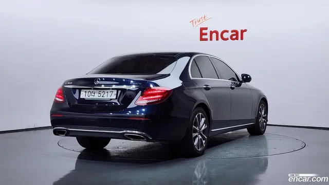 Main__Slider__Photo:E-Class Mercedes-Benz 2019.0-1