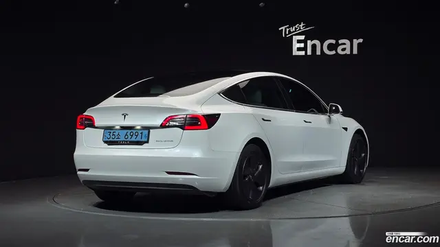 Main__Slider__Photo:Model 3 Tesla 2019.10-1