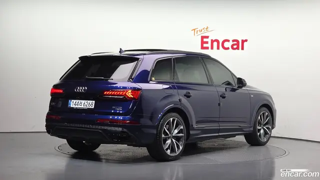 Main__Slider__Photo:Q7 Audi 2023.11-1