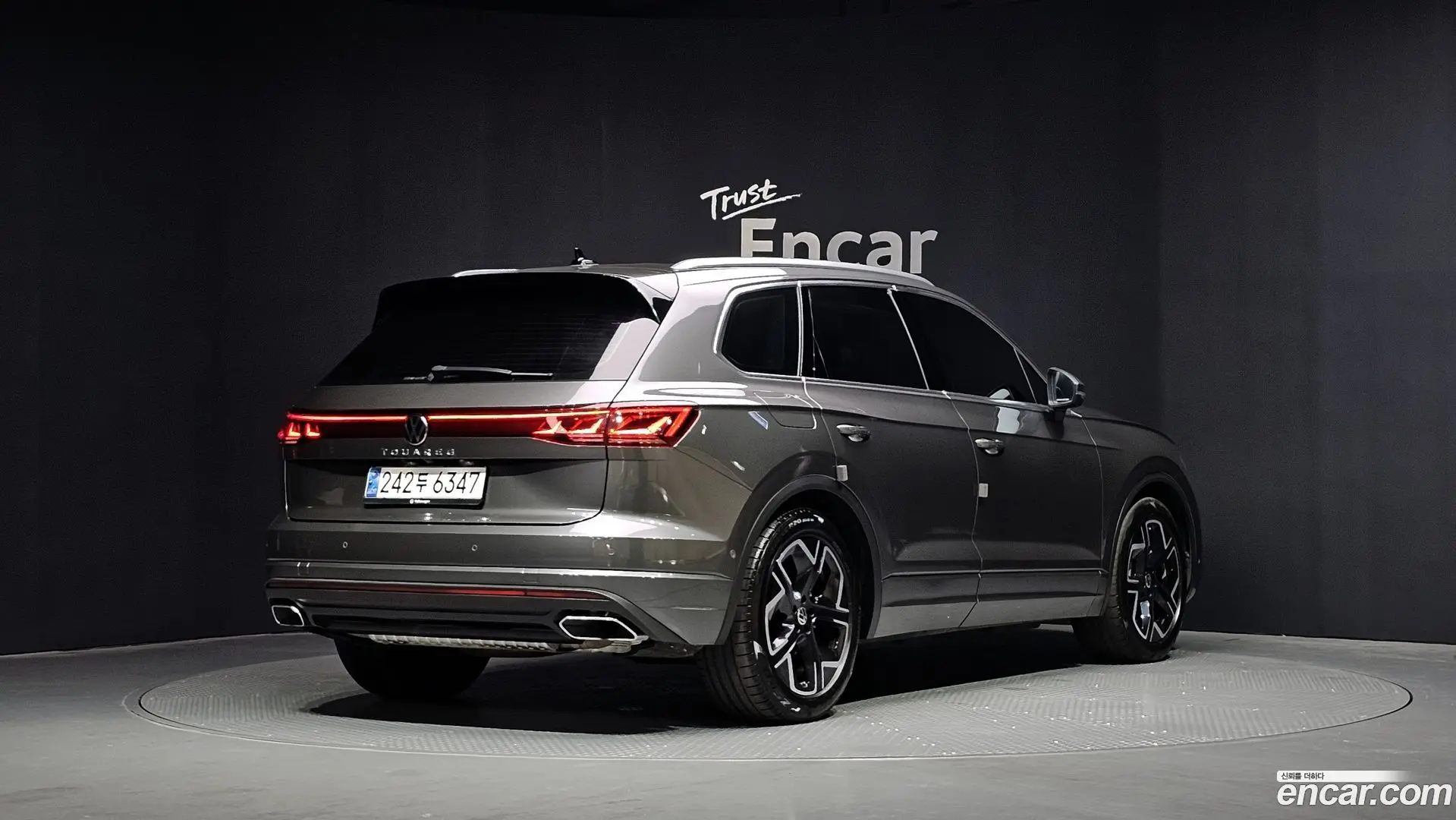 Main__Slider__Photo:Touareg Volkswagen 2024.11-1