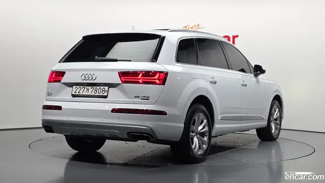 Main__Slider__Photo:Q7 Audi 2019.9-1