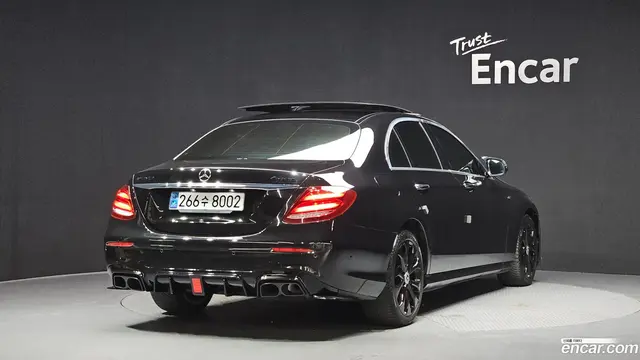 Main__Slider__Photo:E-Class Mercedes-Benz 2019.9-1
