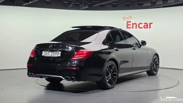 Main__Slider__Photo:E-Class Mercedes-Benz 2019.7-1