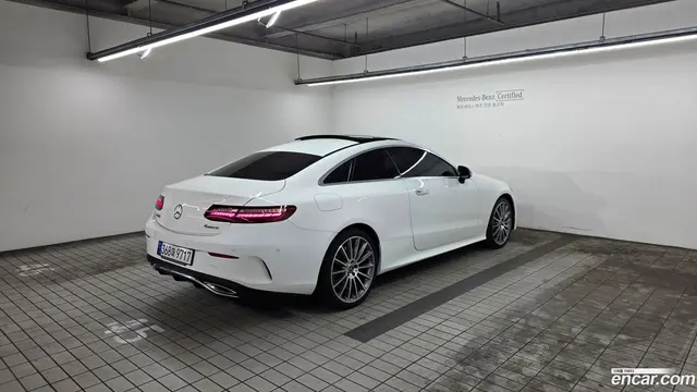 Main__Slider__Photo:E-Class Mercedes-Benz 2021.7-1