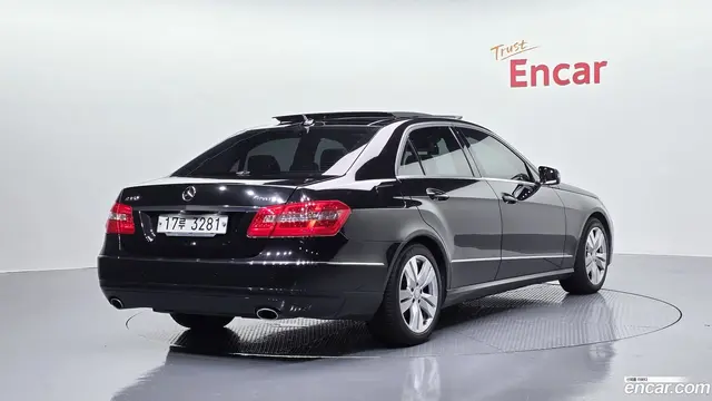 Main__Slider__Photo:E-Class Mercedes-Benz 2011.10-1