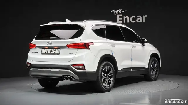 Main__Slider__Photo:Santafe Hyundai 2018.5-1
