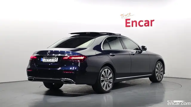 Main__Slider__Photo:E-Class Mercedes-Benz 2021.5-1