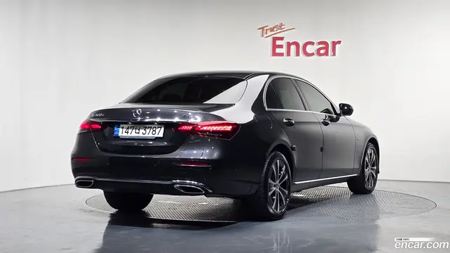 Main__Slider__Photo:E-Class Mercedes-Benz 2021.3-1