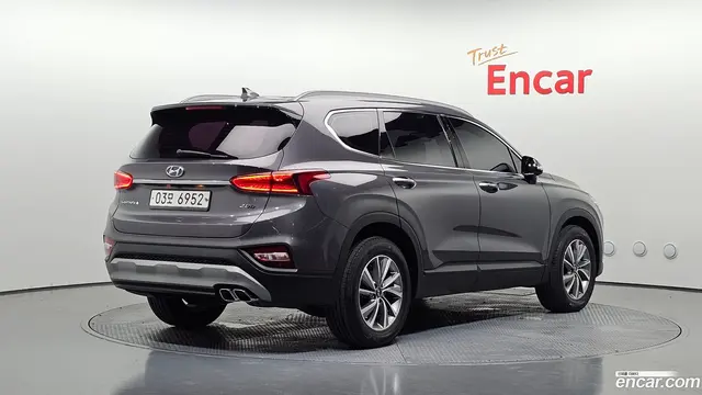 Main__Slider__Photo:Santafe Hyundai 2018.6-1