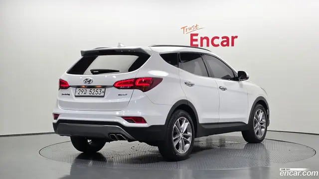 Main__Slider__Photo:Santafe Hyundai 2017.1-1