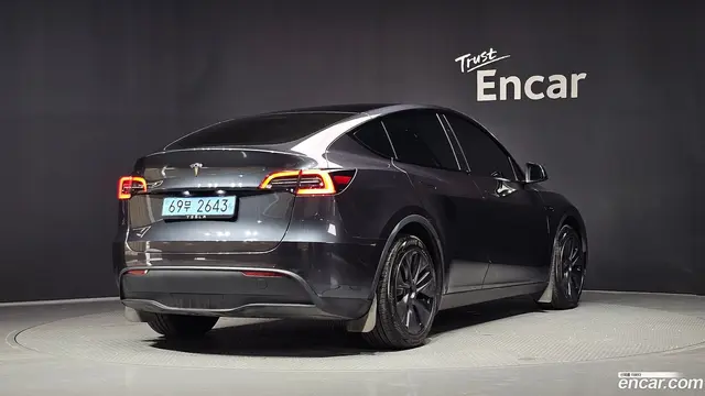 Main__Slider__Photo:Model Y Tesla 2025.2-1