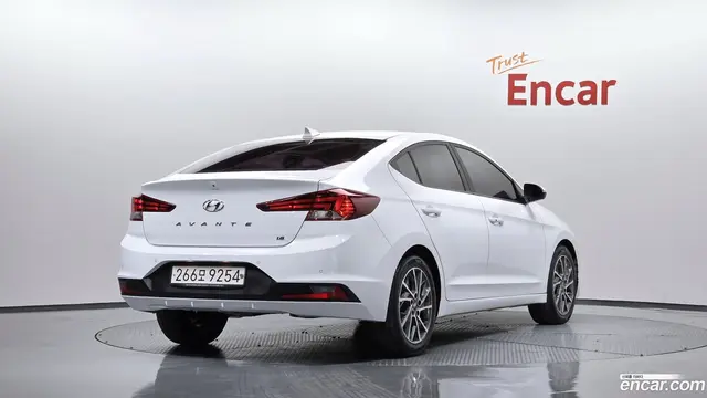 Main__Slider__Photo:AVANTE Hyundai 2019.6-1