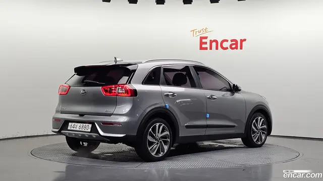 Main__Slider__Photo:Niro Kia 2019.1-1