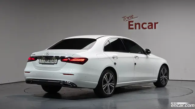 Main__Slider__Photo:E-Class Mercedes-Benz 2021.2-1