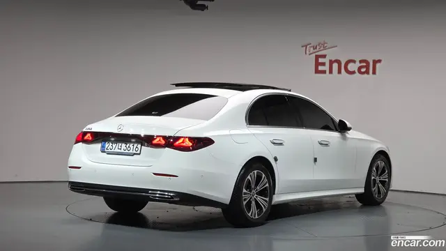 Main__Slider__Photo:E-Class Mercedes-Benz 2024.8-1