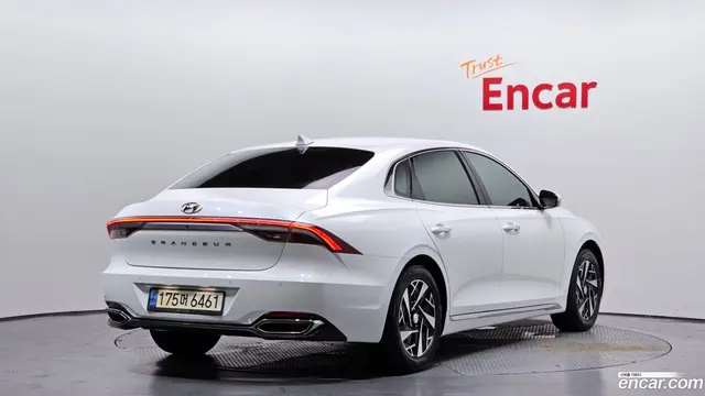 Main__Slider__Photo:Grandeur Hyundai 2020.8-1